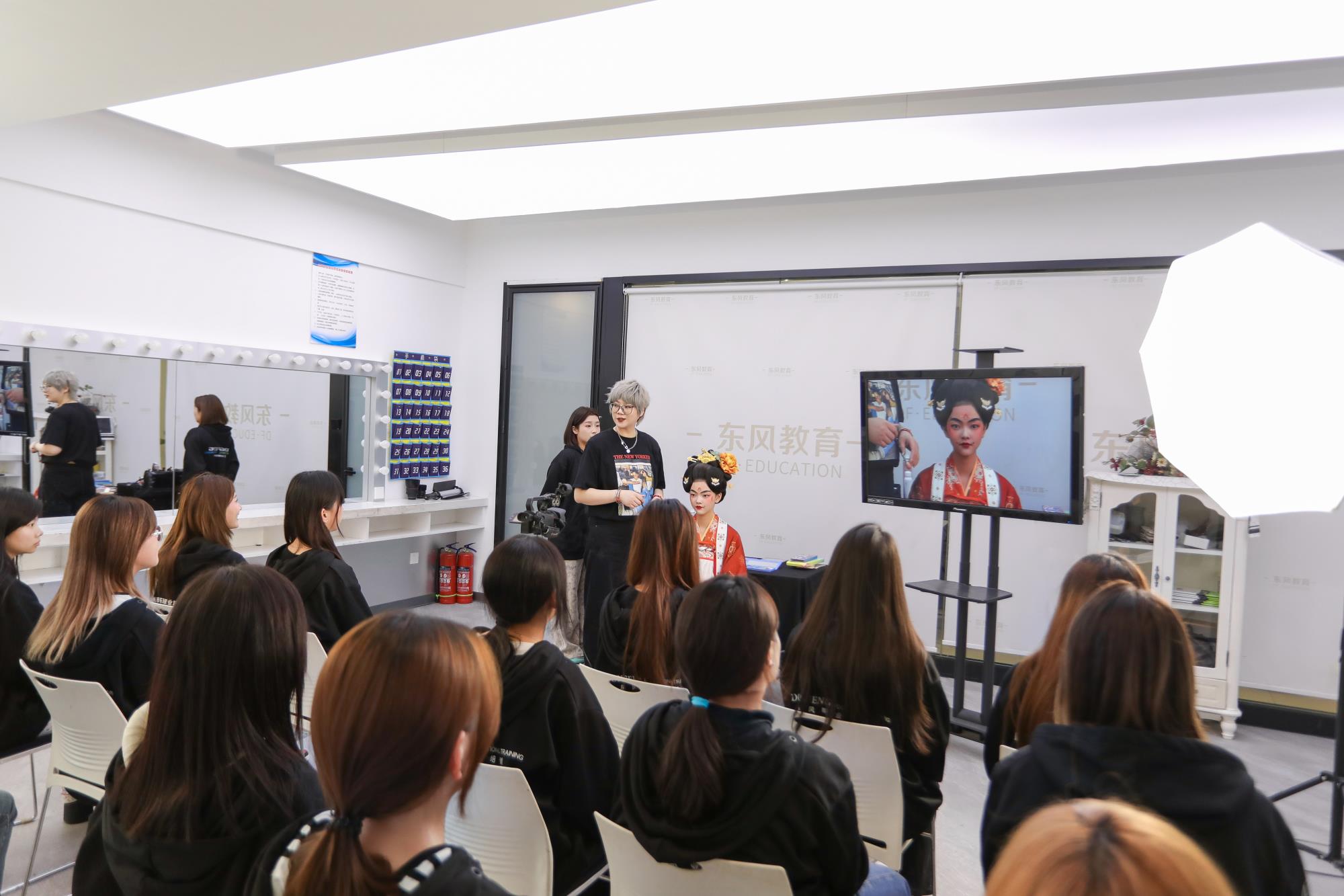 xulie053.jpg xulie053.jpg